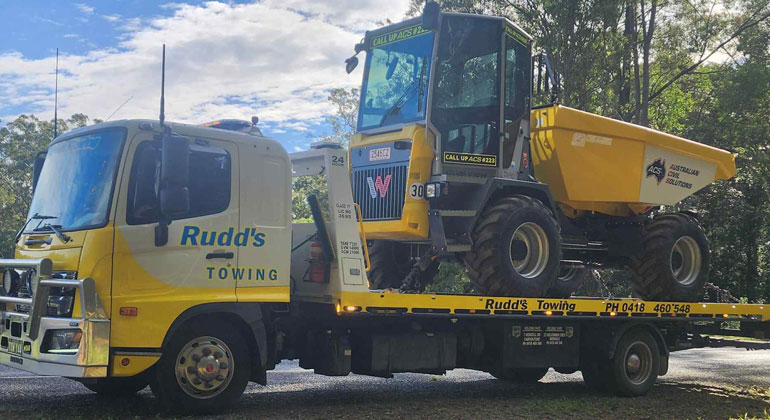 Truck towing service Beerwah
